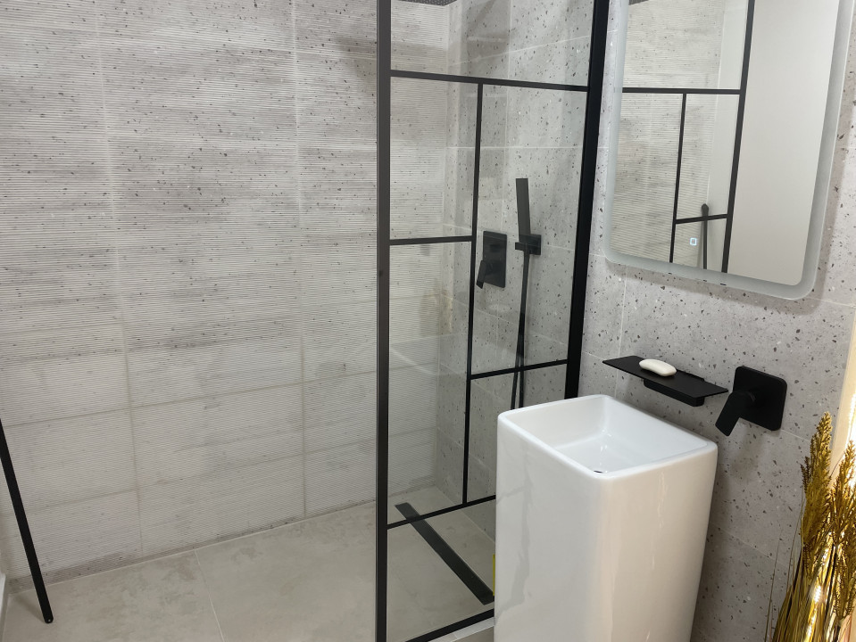 Inchiriere apartament 3 camere, cu garaj subteran in centrul Florestiului