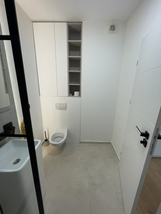 Inchiriere apartament 3 camere, cu garaj subteran in centrul Florestiului