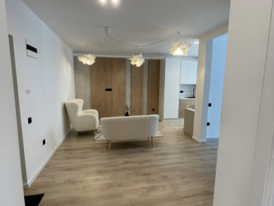Inchiriere apartament 3 camere, cu garaj subteran in centrul Florestiului