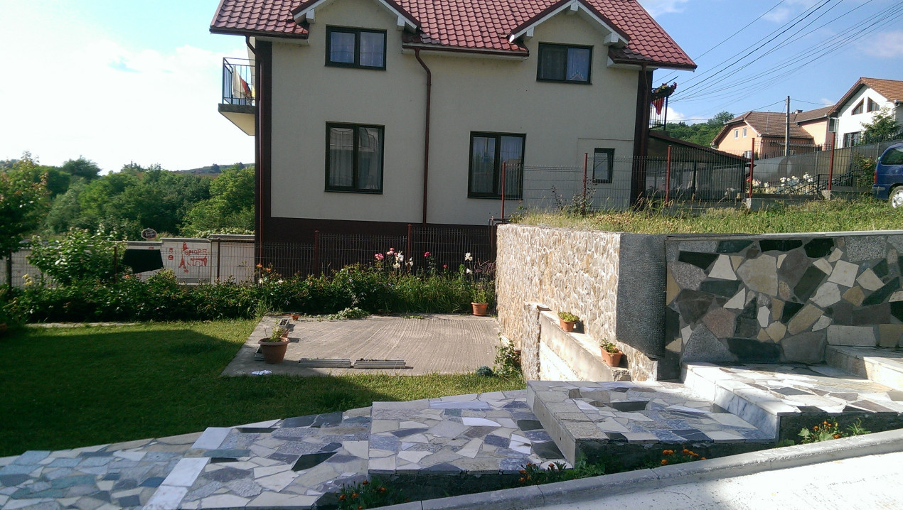 Casa pe 3 niveluri de vanzare in zona Iris