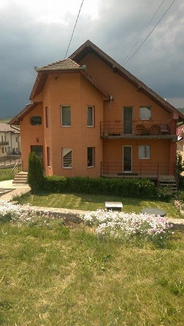 Casa pe 3 niveluri de vanzare in zona Iris
