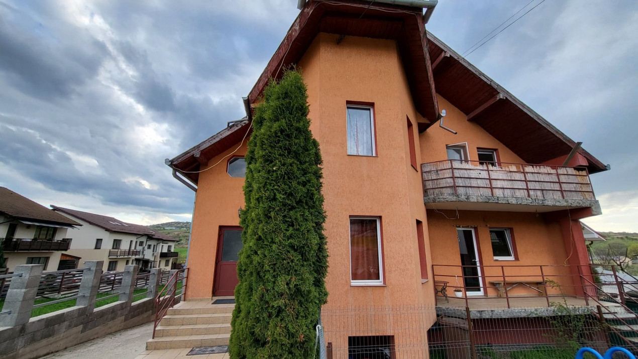 Casa pe 3 niveluri de vanzare in zona Iris