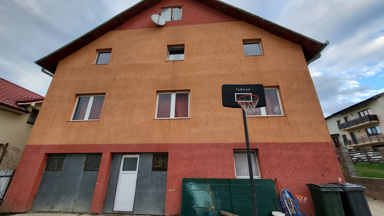 Casa pe 3 niveluri de vanzare in zona Iris