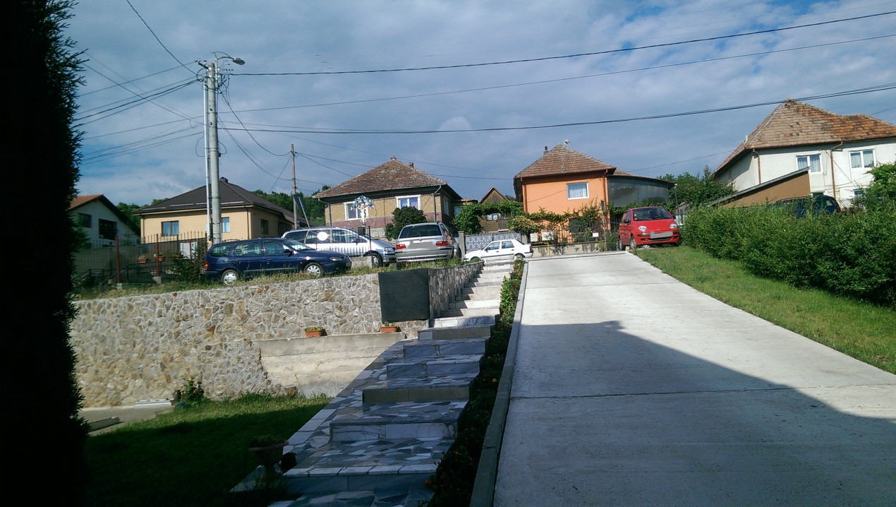 Casa pe 3 niveluri de vanzare in zona Iris