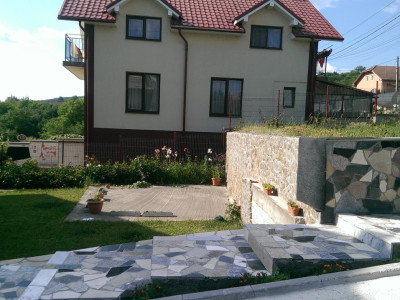 Casa pe 3 niveluri de vanzare in zona Iris