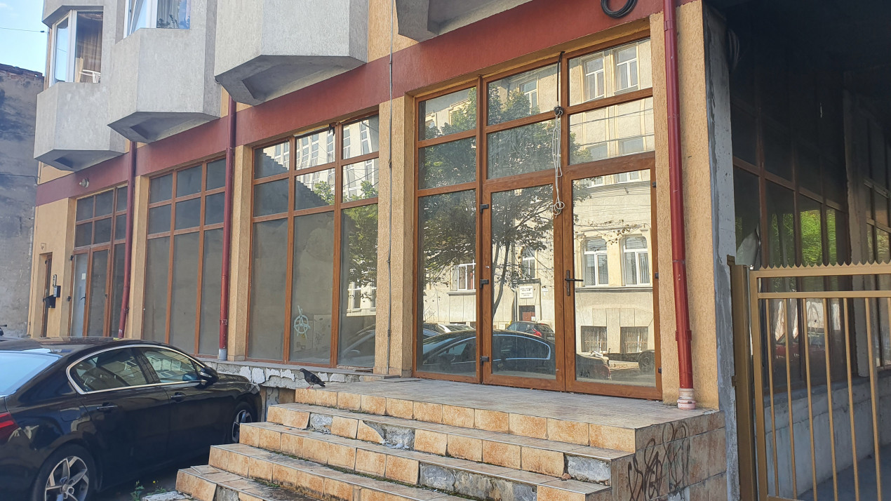 Spatiu comercial pe doua nivele zona Garii de vanzare