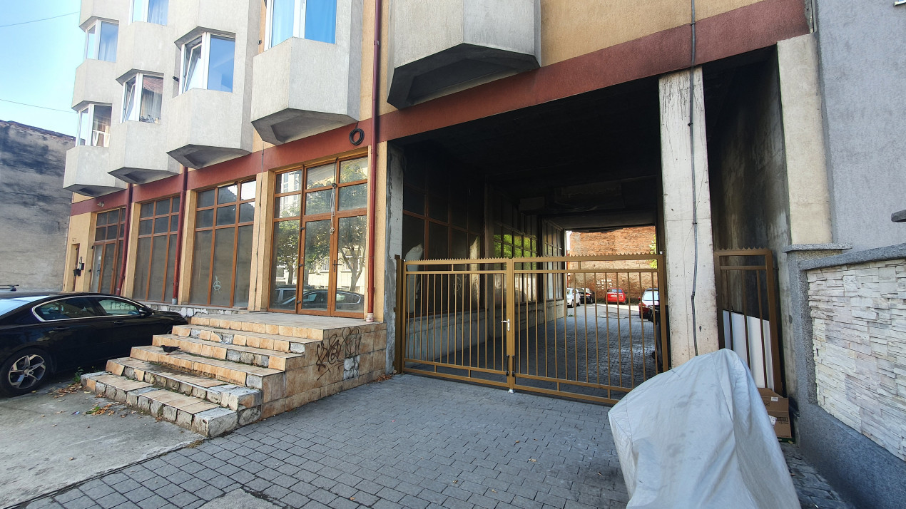 Spatiu comercial pe doua nivele zona Garii de vanzare