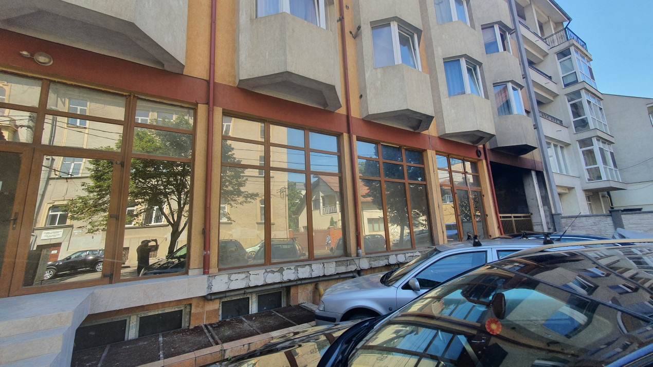 Spatiu comercial pe doua nivele zona Garii de vanzare