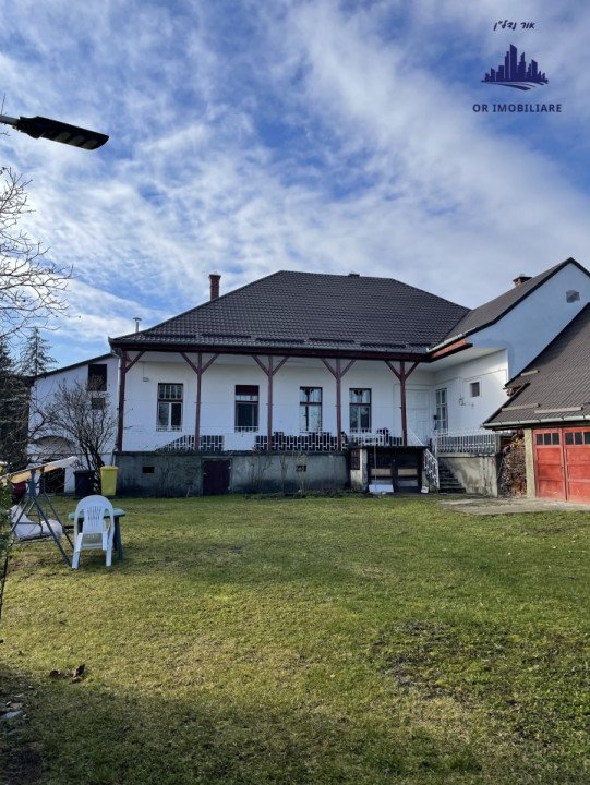 Casă istorică în Reghin, 310 mp utili + teren 5.755 mp, zonă centrală