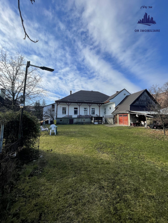 Casă istorică în Reghin, 310 mp utili + teren 5.755 mp, zonă centrală