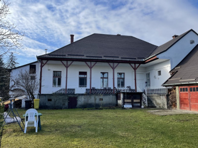 Casă istorică în Reghin, 310 mp utili + teren 5.755 mp, zonă centrală