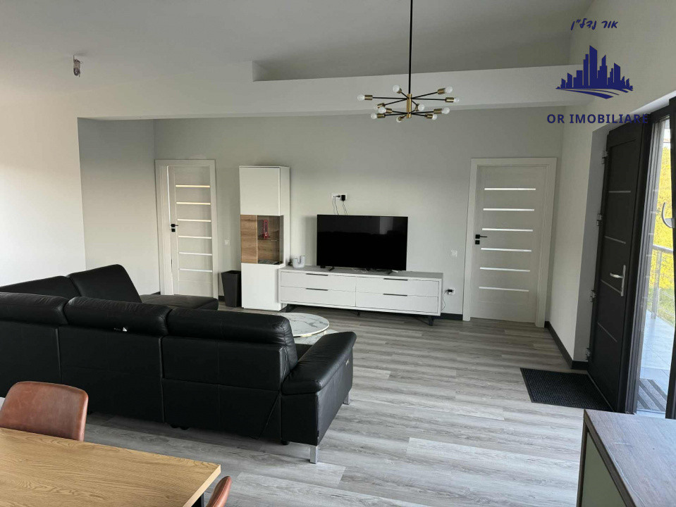 🏡 Două case sub același acoperiș – locul perfect pentru două generații! 💫