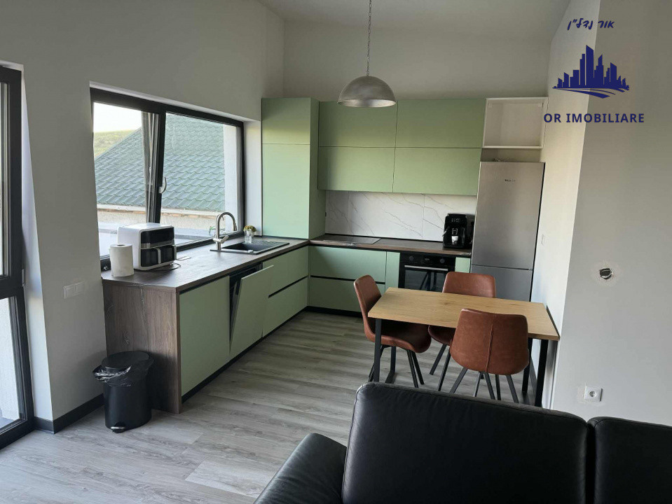 🏡 Două case sub același acoperiș – locul perfect pentru două generații! 💫