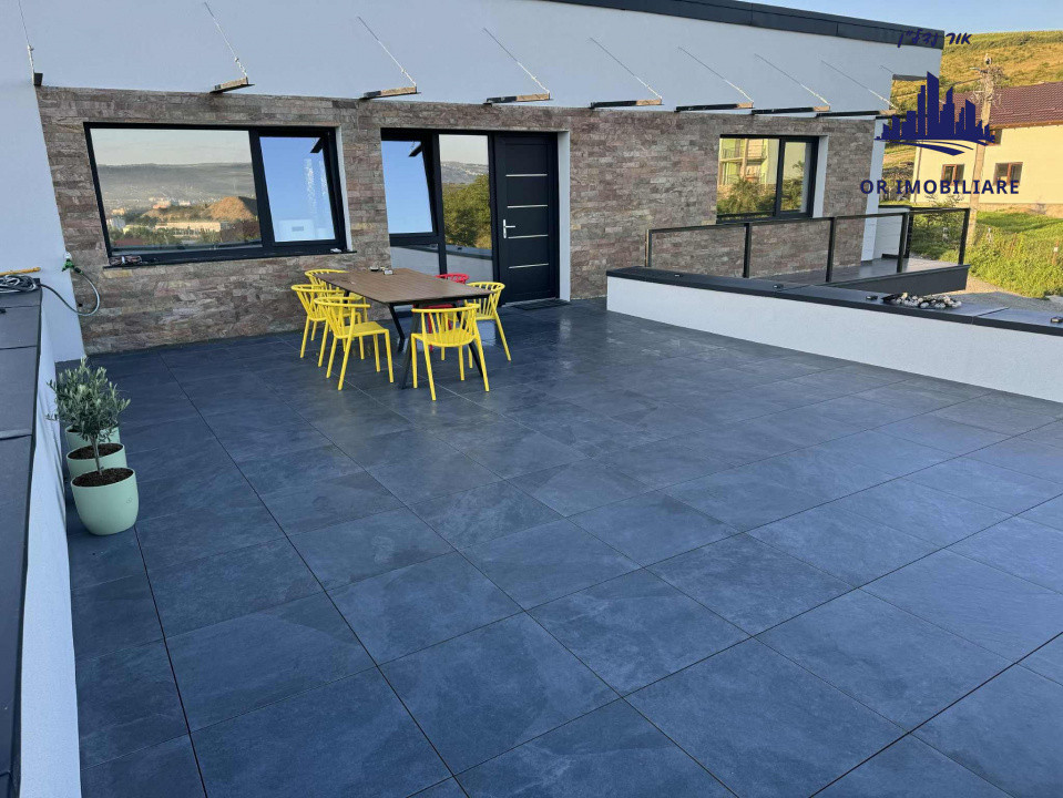 🏡 Două case sub același acoperiș – locul perfect pentru două generații! 💫