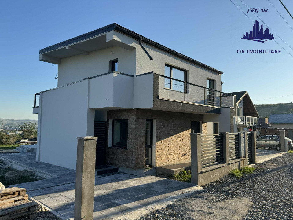 🏡 Două case sub același acoperiș – locul perfect pentru două generații! 💫