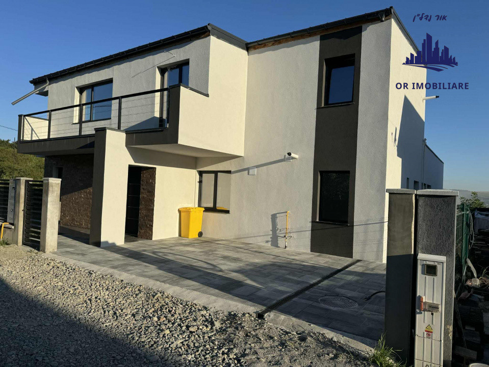 🏡 Două case sub același acoperiș – locul perfect pentru două generații! 💫