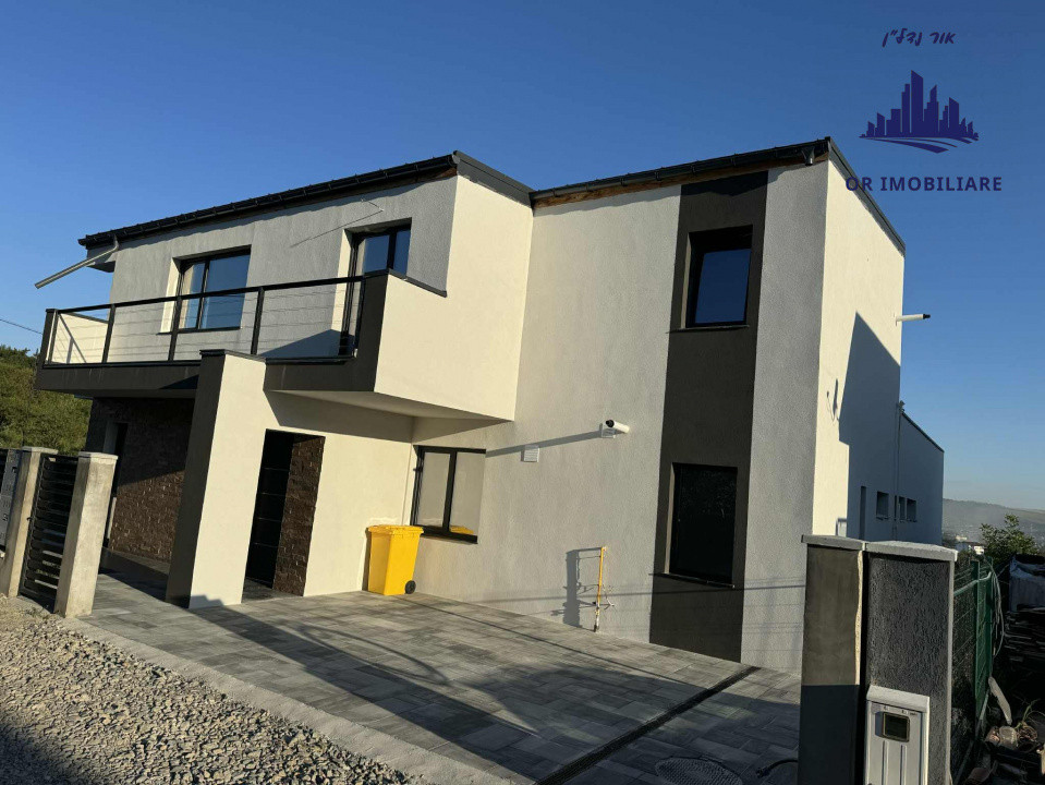 🏡 Două case sub același acoperiș – locul perfect pentru două generații! 💫