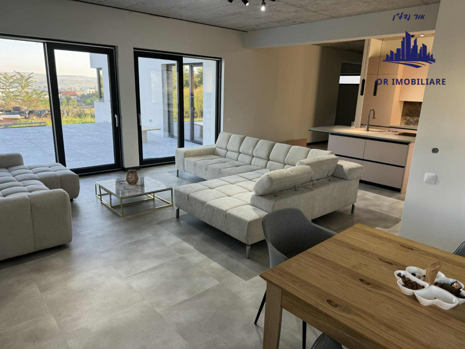 🏡 Două case sub același acoperiș – locul perfect pentru două generații! 💫