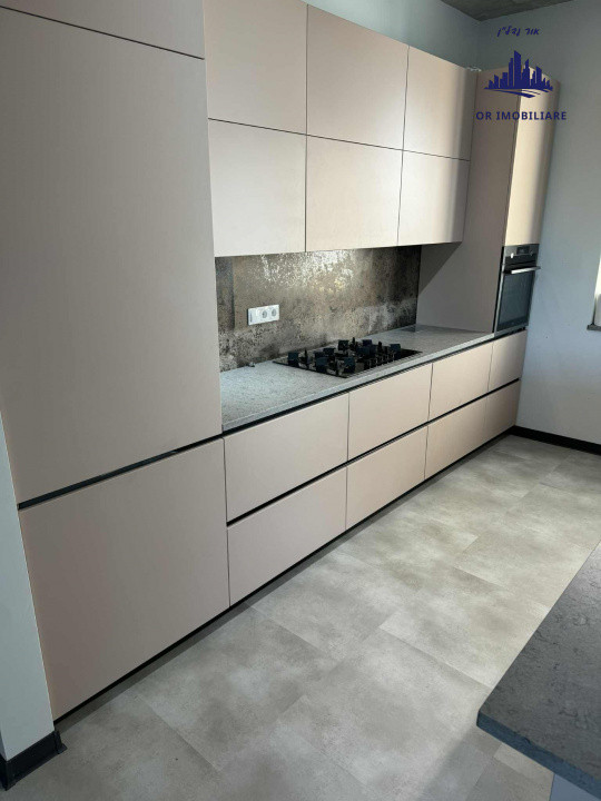 🏡 Două case sub același acoperiș – locul perfect pentru două generații! 💫