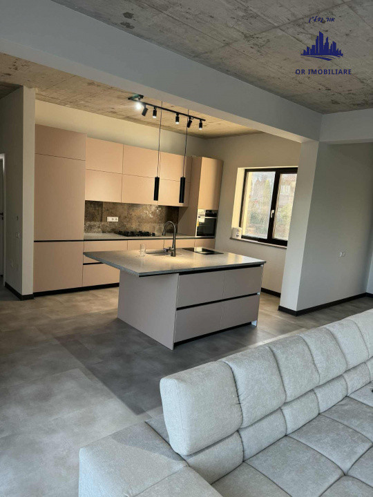 🏡 Două case sub același acoperiș – locul perfect pentru două generații! 💫