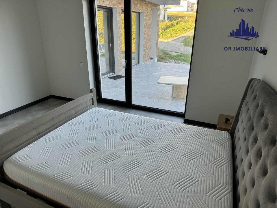 🏡 Două case sub același acoperiș – locul perfect pentru două generații! 💫