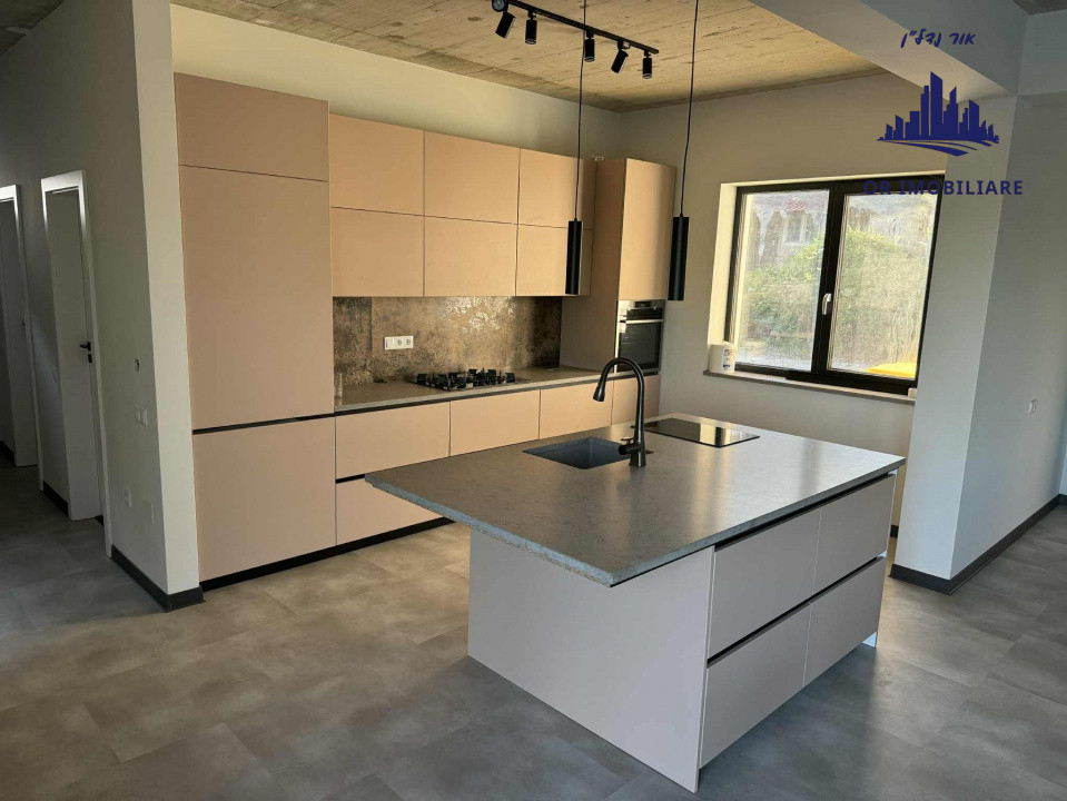 🏡 Două case sub același acoperiș – locul perfect pentru două generații! 💫