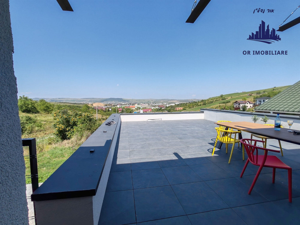 🏡 Două case sub același acoperiș – locul perfect pentru două generații! 💫