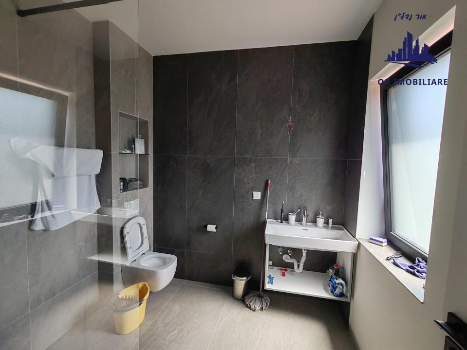 🏡 Două case sub același acoperiș – locul perfect pentru două generații! 💫