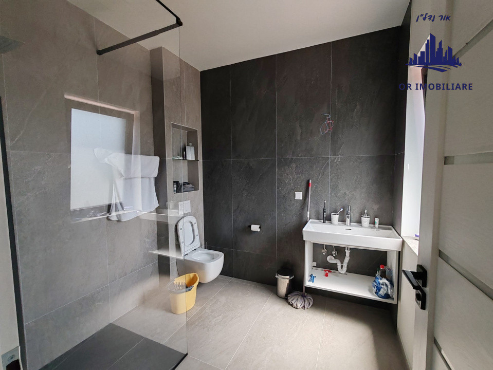 🏡 Două case sub același acoperiș – locul perfect pentru două generații! 💫