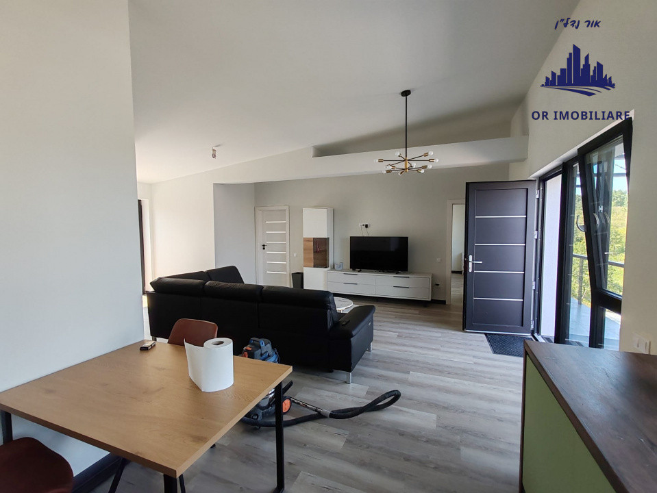 🏡 Două case sub același acoperiș – locul perfect pentru două generații! 💫